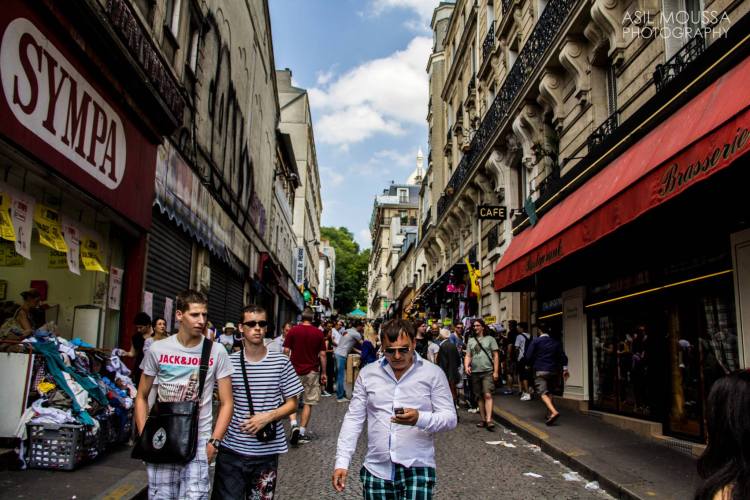 Street life. – Paris
